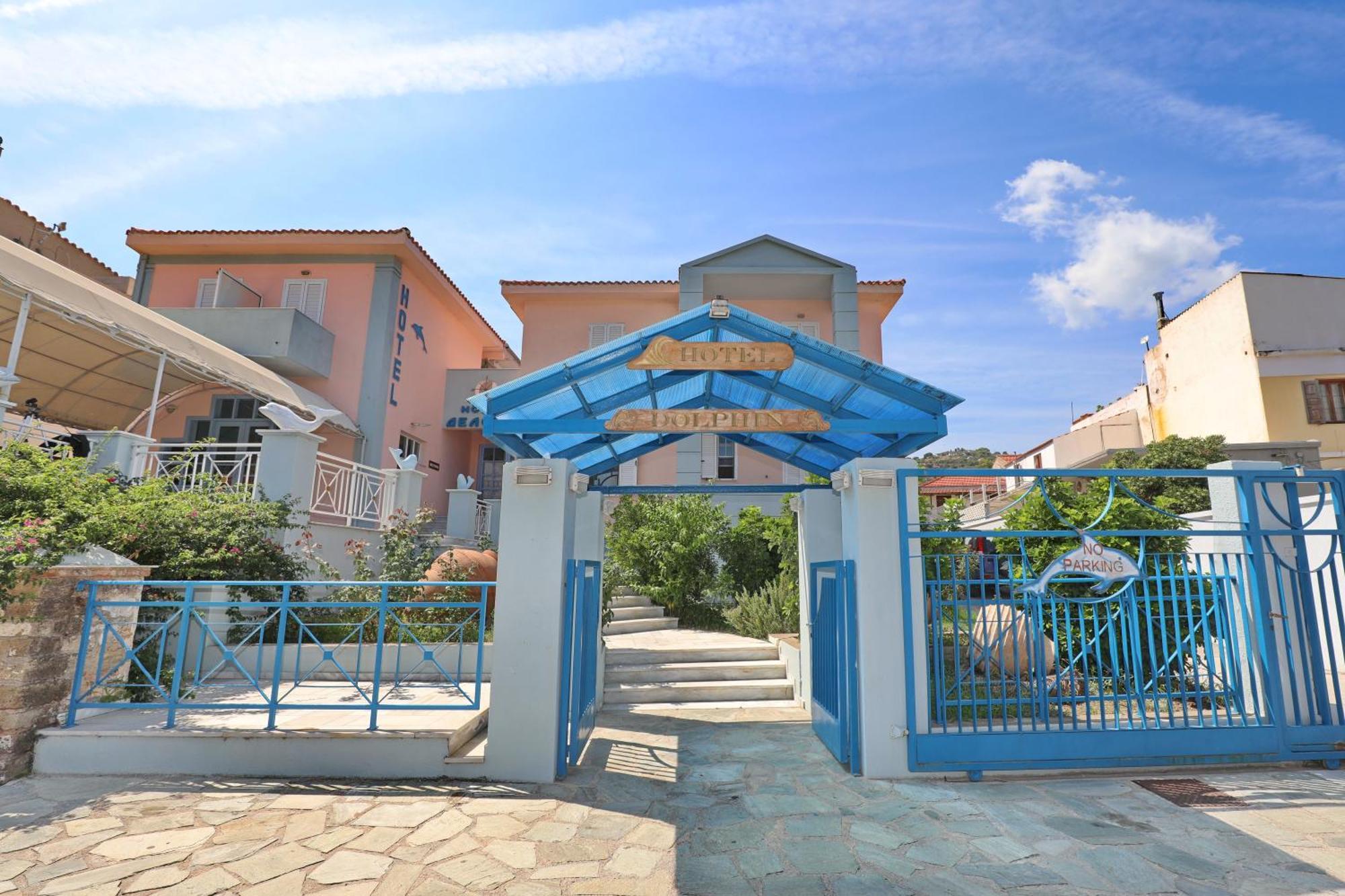 Dolphin Hotel 2*