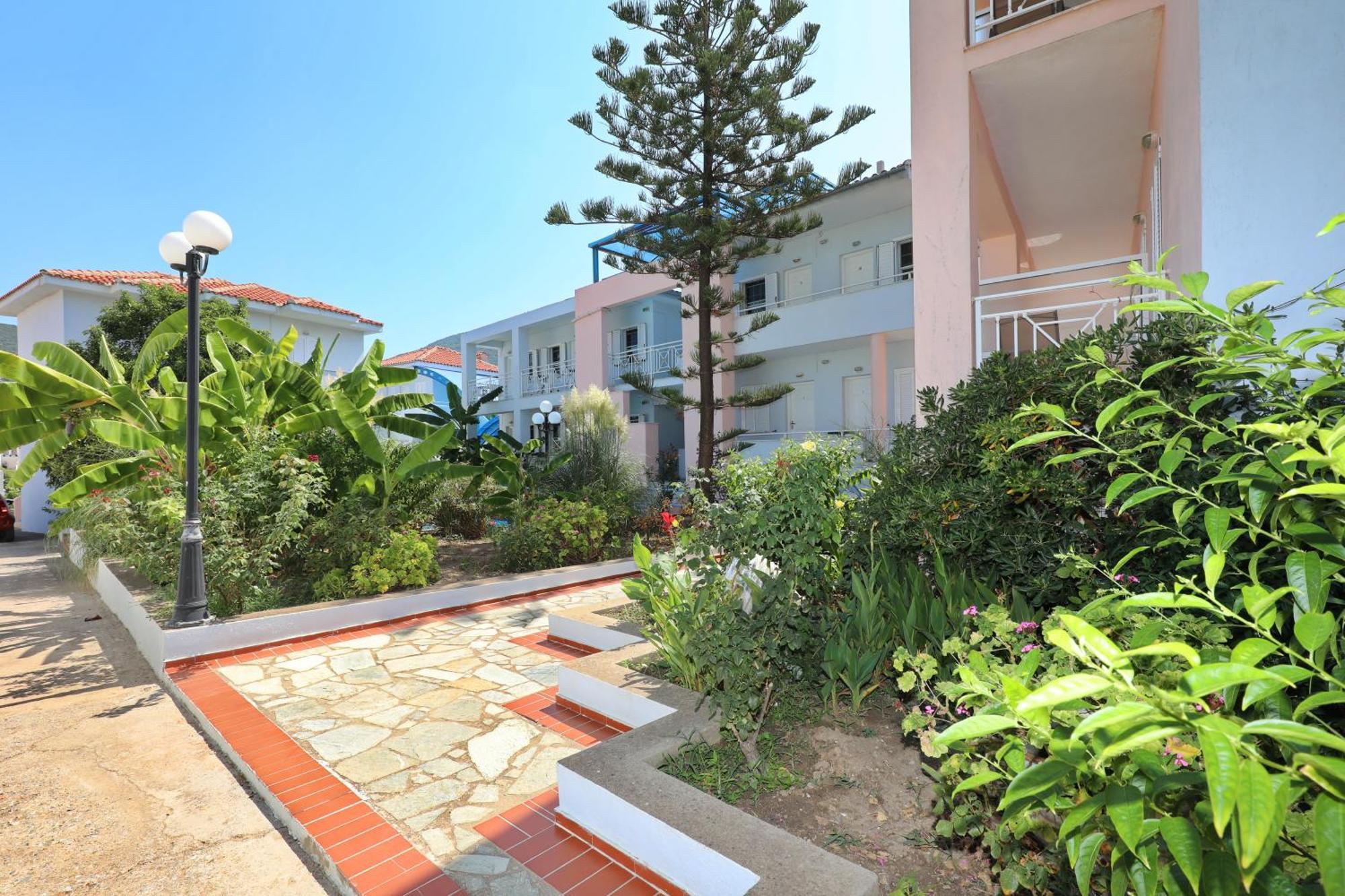 Dolphin Hotel 2*