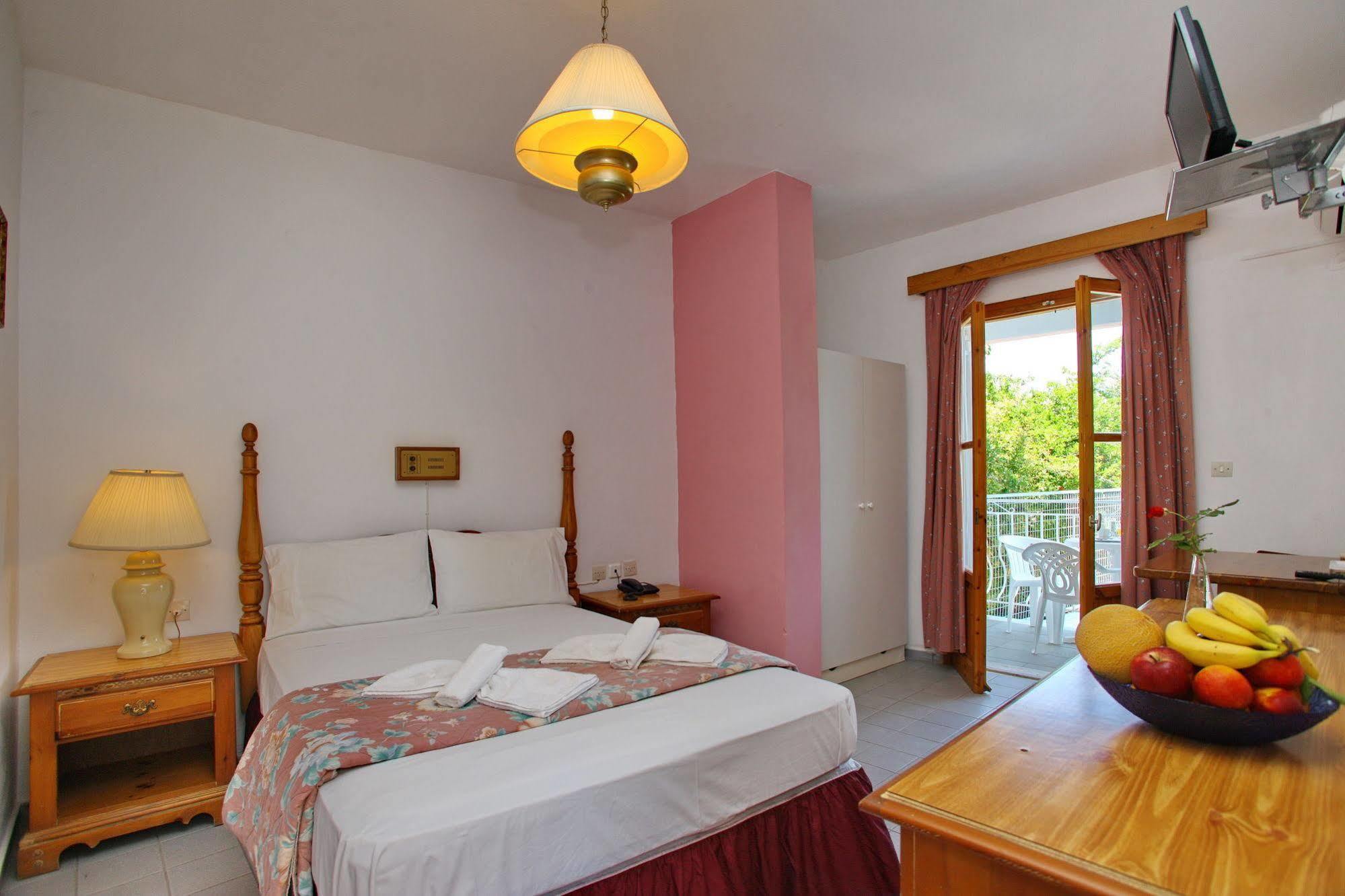 Dolphin Hotel Skopelos